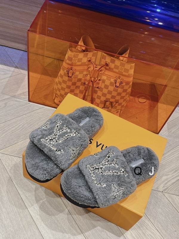 LV Women's Slippers 7